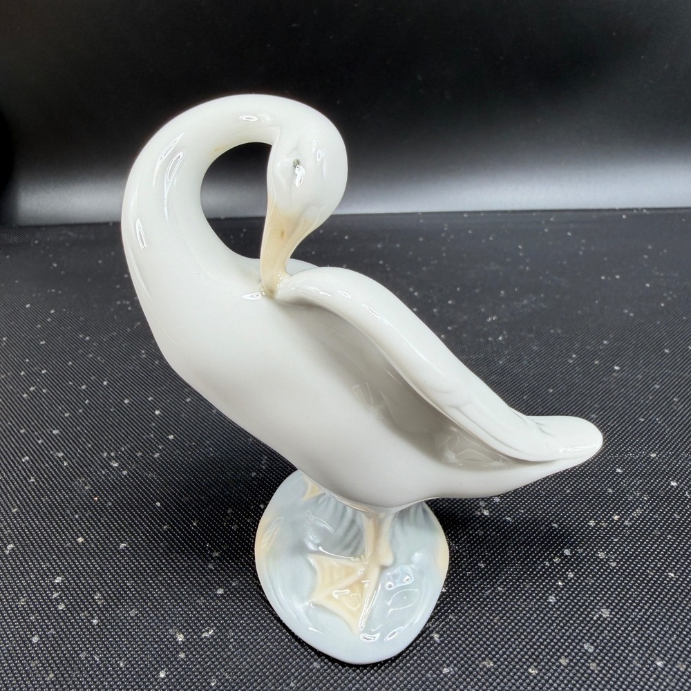 Lladro Swan Bird Figurine Preening Bird Porcelain Spain Glossy White 4 Inch - Picture 11 of 11